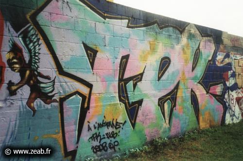 Fresque en hommage à Zeab réalisée au bord du canal de l