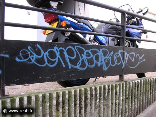 Tag Eyone Zeab Blode bleu. Fait par Eyone vers Montreuil.